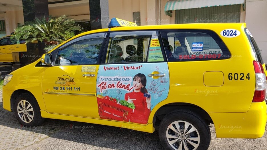 quảng cáo trên xe taxi